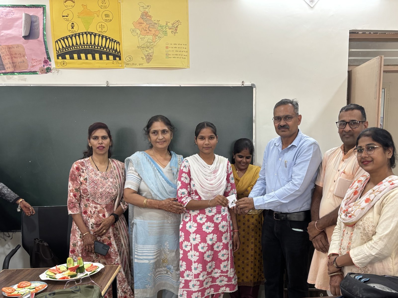 ‘उद्यमिता प्रवाह‘ छात्राओं द्वारा व्यावसायिक कौशल एवं रचनात्मकता का प्रदर्शन