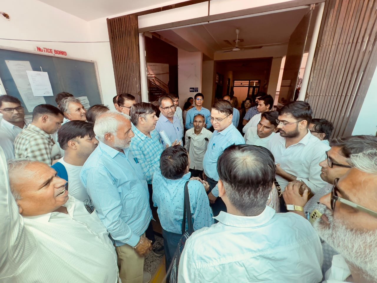 एक दिवसीय सांकेतिक धरना प्रदर्शन