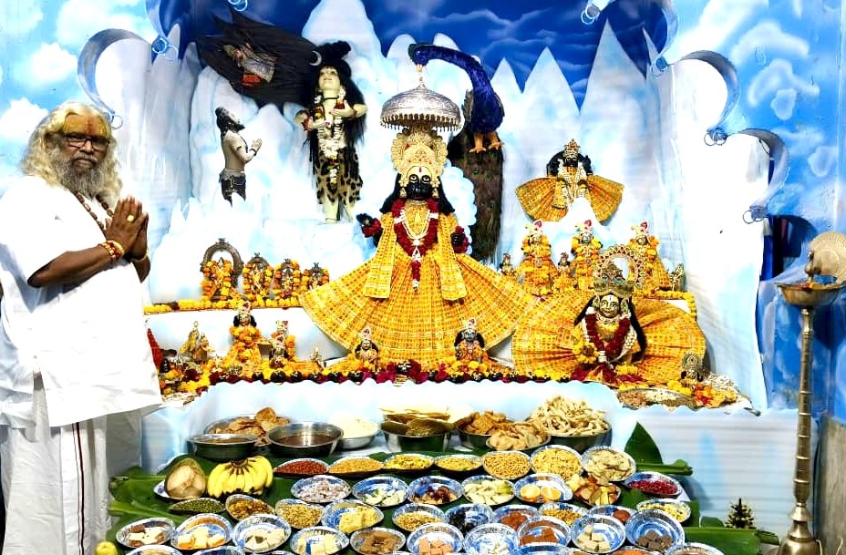 गोवर्धन पूजा व अन्नकूट महोत्सव धूमधाम से मनाया