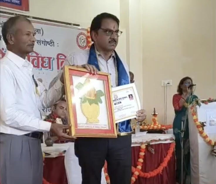 ओडिशा के अनुवादक और आलोचक दिनेश कुमार माली "साहित्य रत्न" की मानद उपाधि से सम्मानित