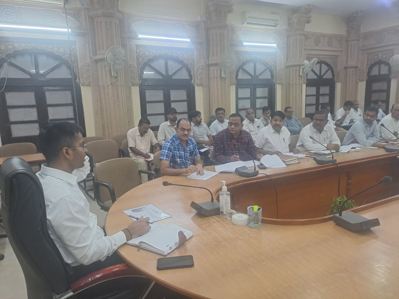 जिला कलक्टर ने ली जल जीवन मिशन की प्रगति की समीक्षा बैठक