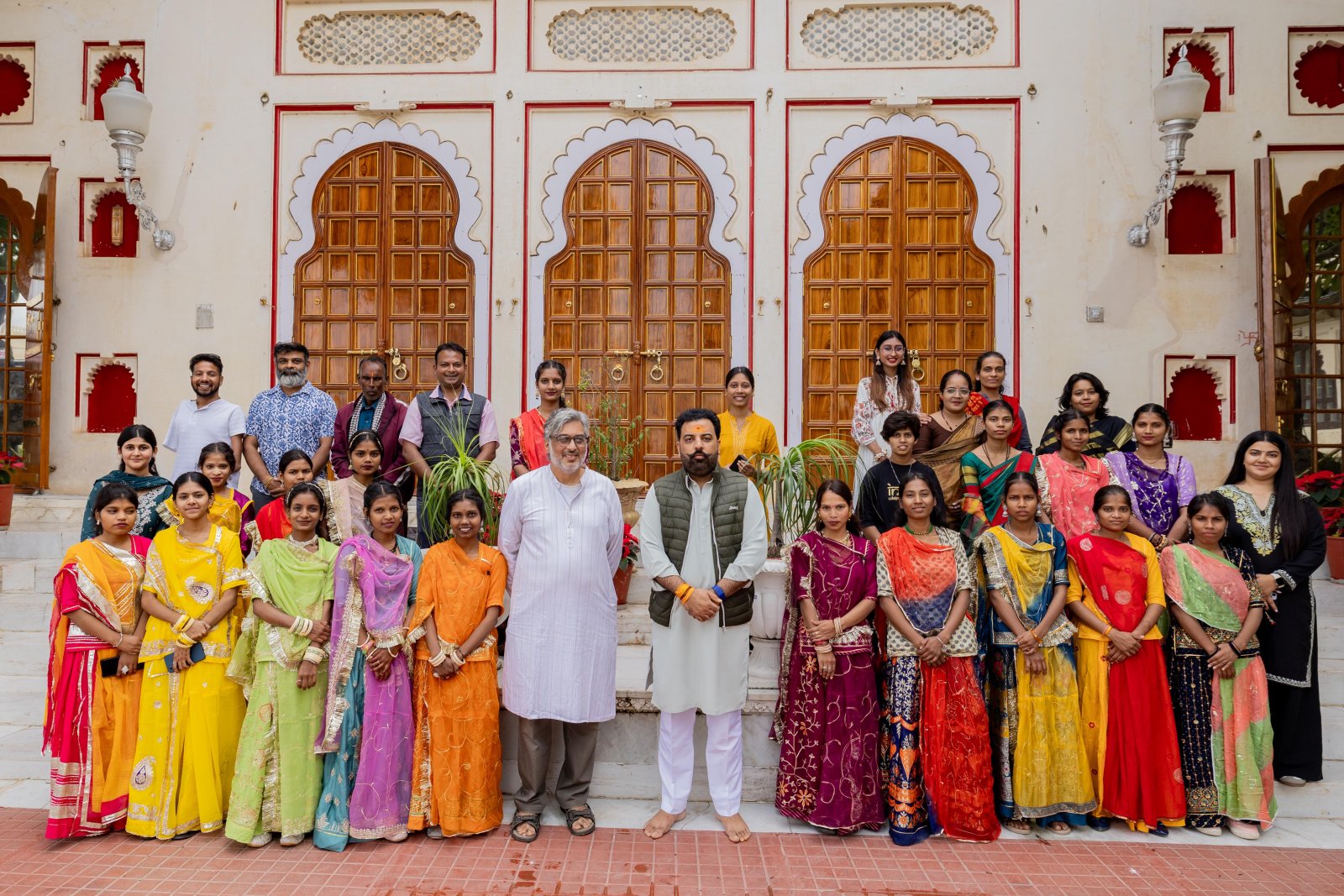 शिक्षांतर संस्थान की ‘शक्ति कन्याओं’ एवं दल ने डाॅ. लक्ष्यराज सिंह मेवाड़ से की भेंट