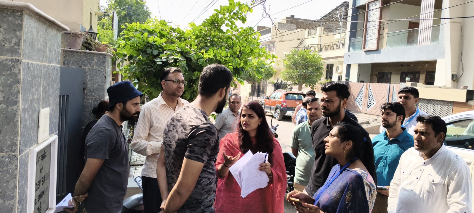 दूसरे दिन भी जिला निर्वाचन अधिकारी ने किया ईएफ वितरण कार्य का अवलोकन