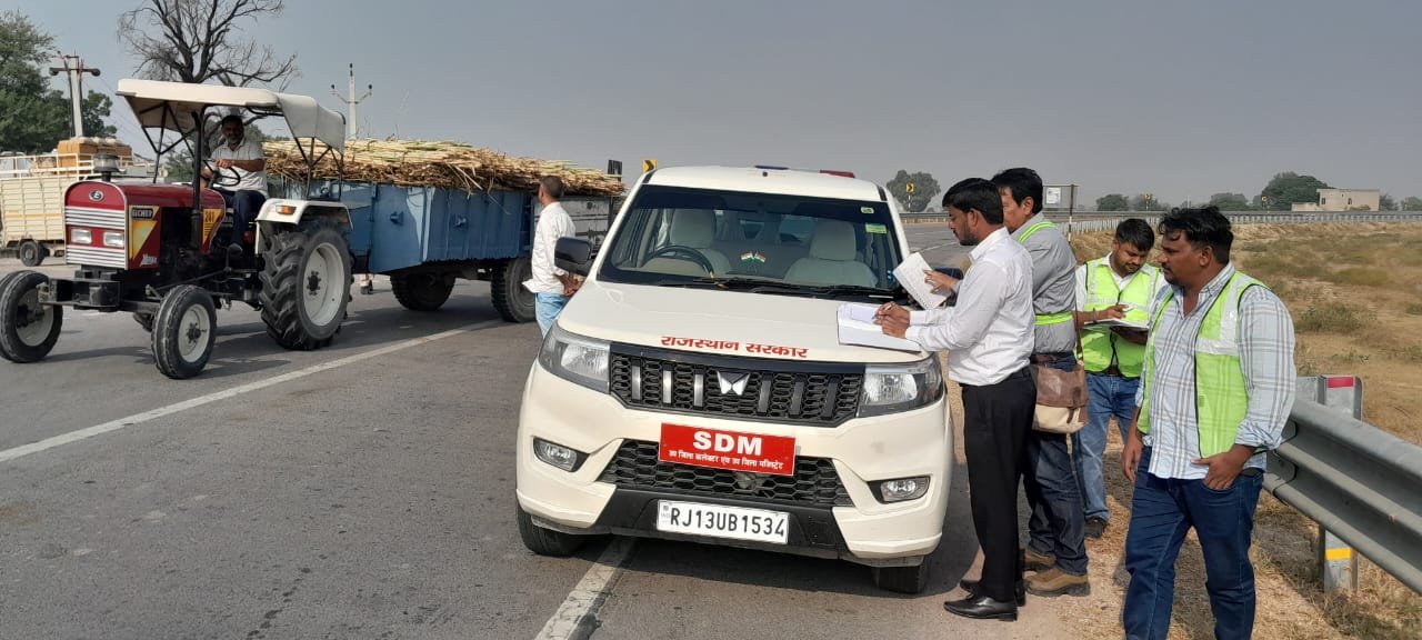 सड़क दुर्घटनाओं की रोकथाम के लिए उपखंड अधिकारियों ने किया मुख्य सड़क मार्गों का निरीक्षण