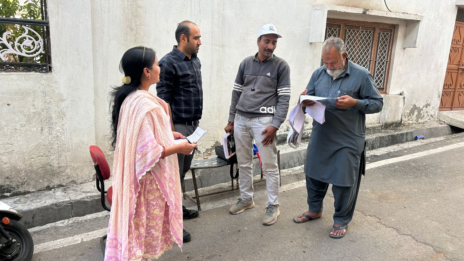 विशेष गहन पुनरीक्षण कार्यक्रम 2026 ऑनलाइन भरकर भी जमा करा सकते हैं मतदाता गणना प्रपत्र