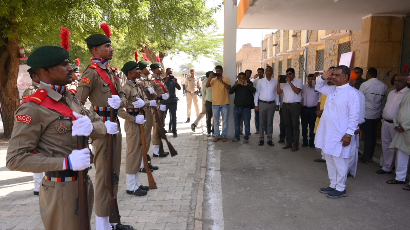 चिकित्सा एवं स्वास्थ्य मंत्री ने किया रक्तदान शिविर का अवलोकन, व्यवस्थाओं का लिया जायजा