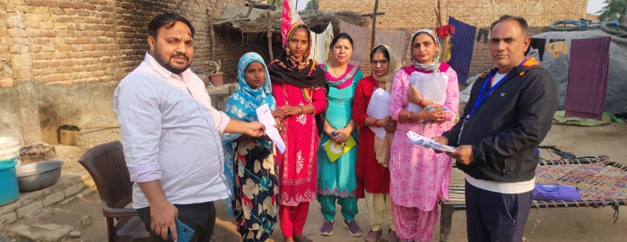 जिला निर्वाचन अधिकारी ने दिए बीएलओ को एसआईआर कार्य की गति बढ़ाने के निर्देश