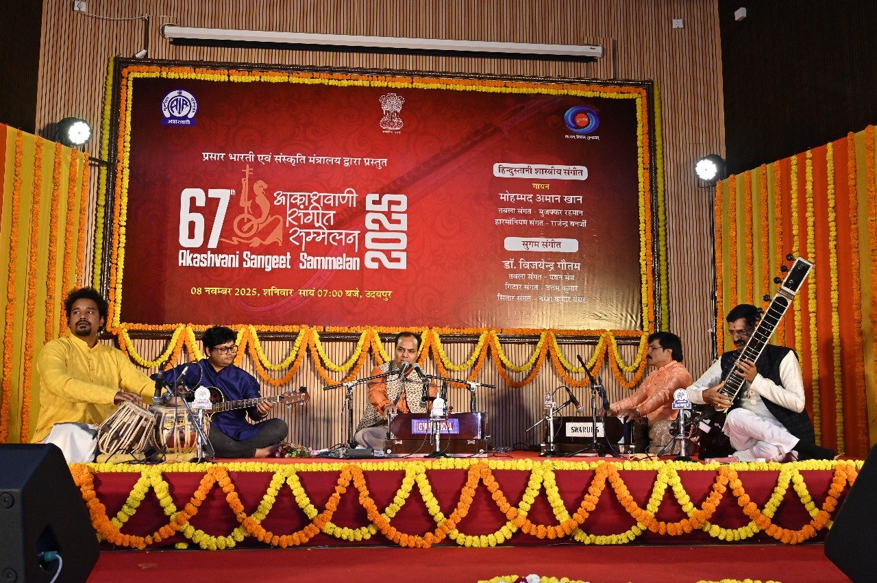 आकाशवाणी संगीत सम्मेलन में मो. अमान के शास्त्रीय गायन और डॉ. विजेंद्र के गीत एवं भजनों ने मोहा मन