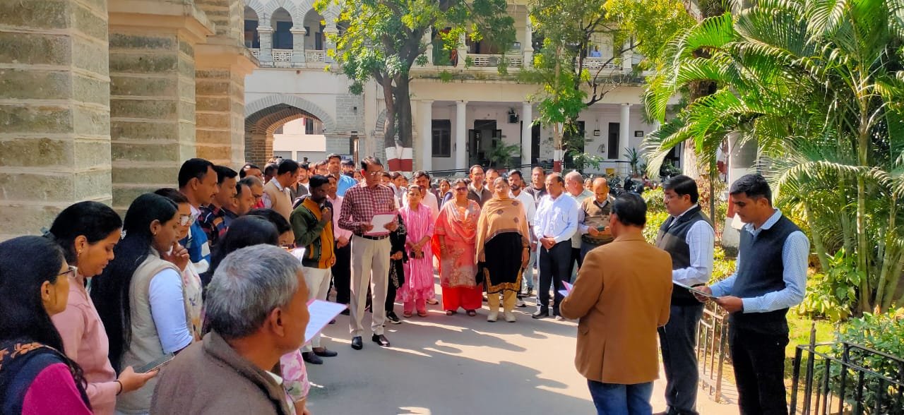  राजकीय कार्यालयों में समवेत स्वर के साथ वंदेमातरम् का गायन