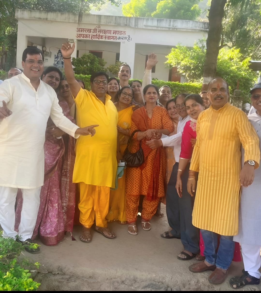 अग्र बृज रज परिवार: भोलेनाथ का हुआ रुद्राभिषेक, भजनों, नृत्यों के साथ अन्नकूट की हुई महाप्रसादी