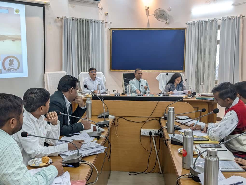 संयुक्त शासन सचिव ने ली पंचायतीराज योजनाओं की समीक्षा बैठक