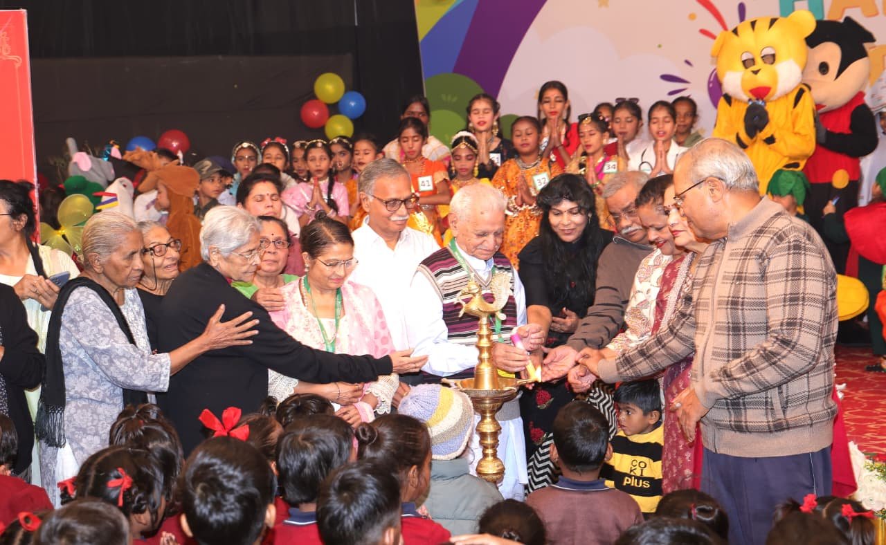 नारायण चिल्ड्रन एकेडमी के विद्यार्थियों ने दिव्यांग बच्चों के संग मुस्कुराकर मनाया बाल दिवस