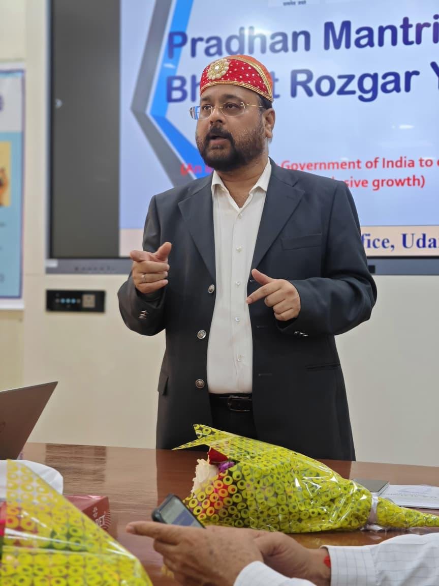 भविष्य निधि (PF) विभाग के क्षेत्रीय आयुक्त श्री प्रशांत सिन्हा द्वारा एक सेमिनार का आयोजन किया