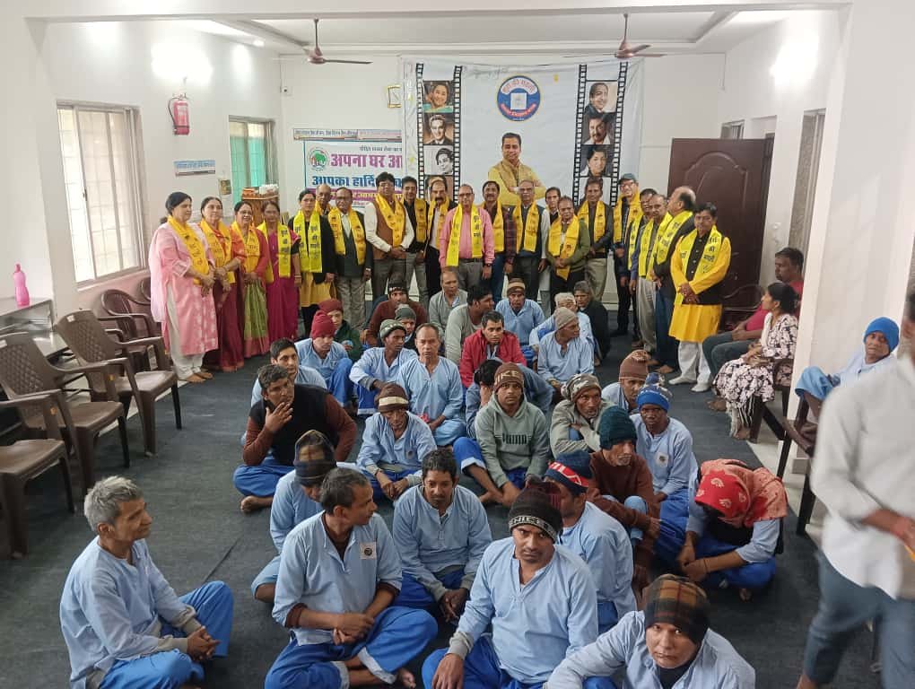 वरिष्ठ सुरों की मंडली” की सुरमई दोपहर मैं प्रभुजन खूब थिरके