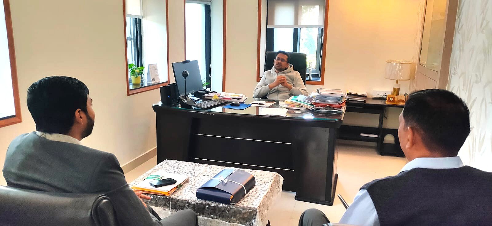 Collector Reviews City Cleanliness & Traffic Systems