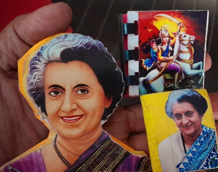 लघु पुस्तिका बनाकर प्रियदर्शिनी इंदिरा गांधी और रानी लक्ष्मीबाई को किया नमन