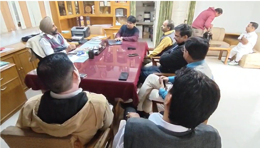 महाविद्यालयों में विद्यार्थियों को दी जा रही है एसआईआर की जानकारी