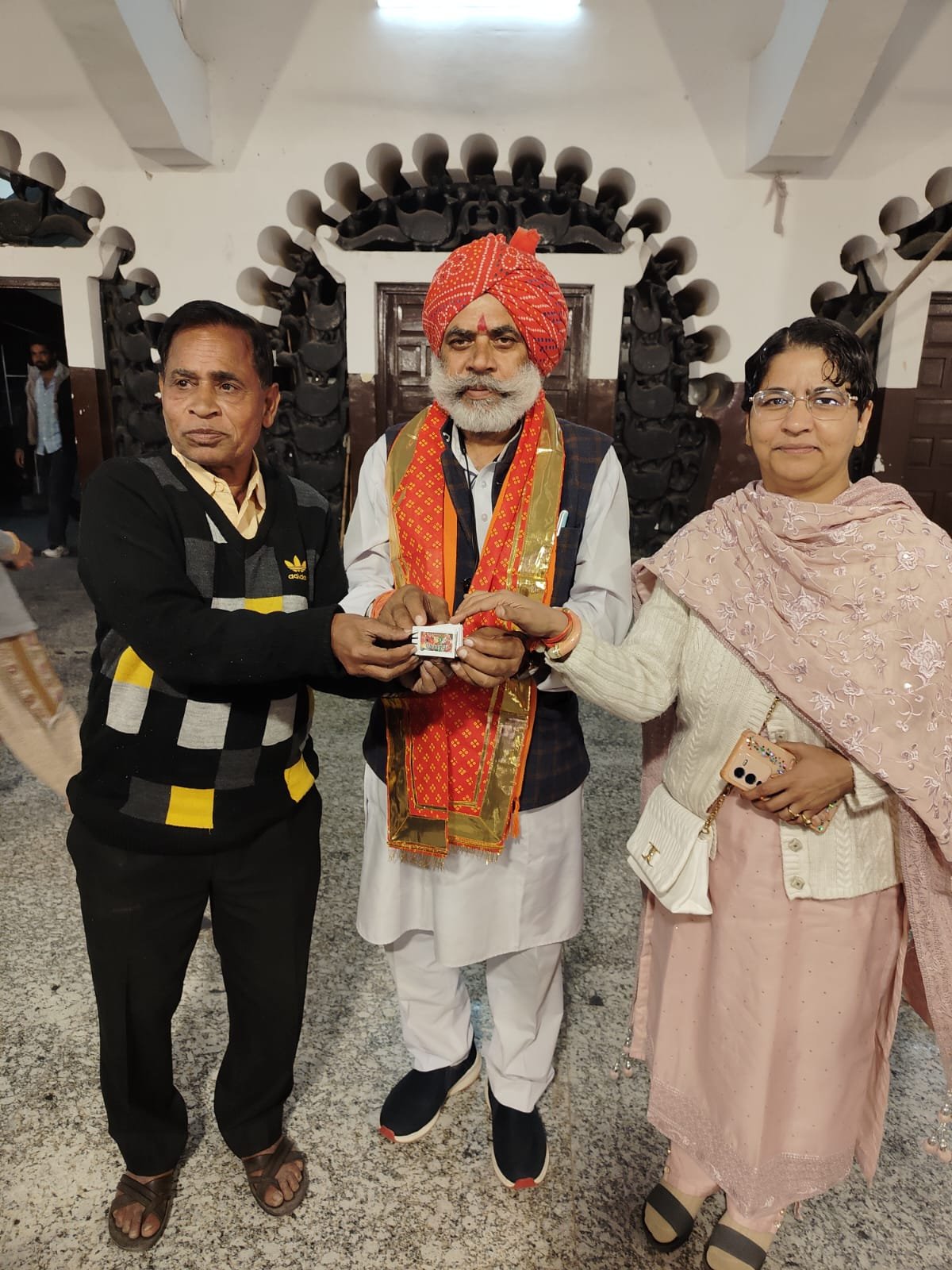 लोकनृत्य घूमर पर बनाई लघु पुस्तिका का विधायक मीणा ने किया विमोचन