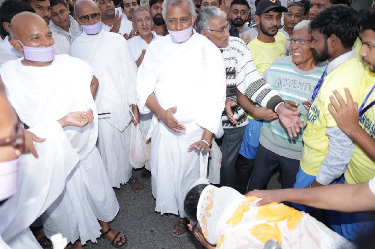 Differently-Abled Individuals Extend a Heartfelt Welcome to Acharya Mahashraman