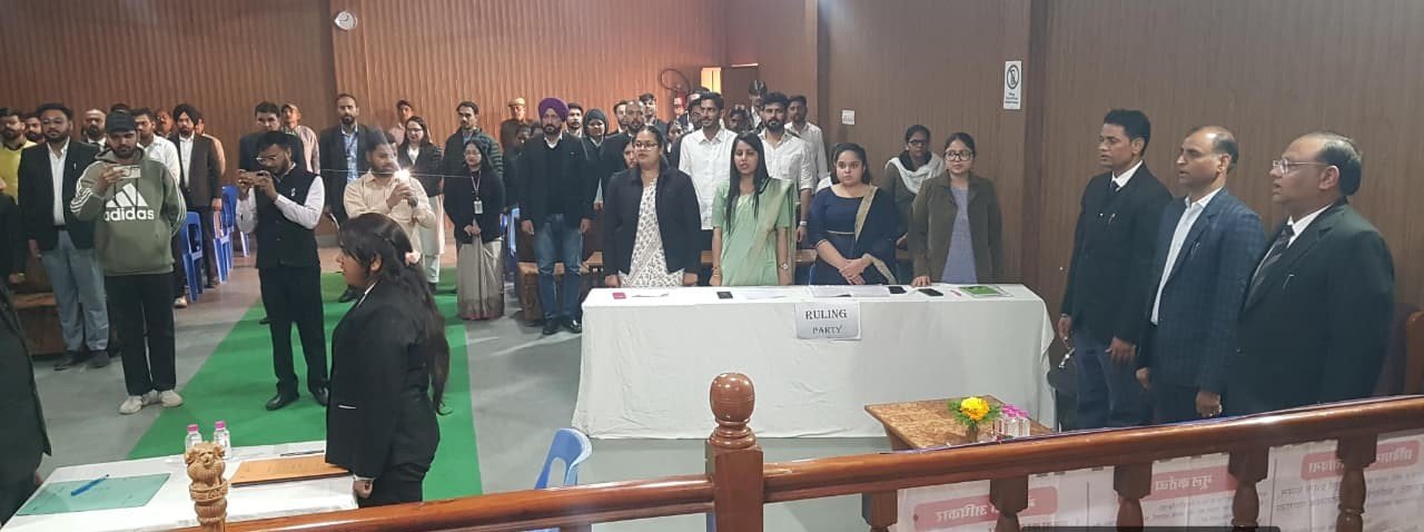 75 वें संविधान दिवस पर न्यायिक अधिकारीगण द्वारा किया गया कार्यक्रम का आयोजन