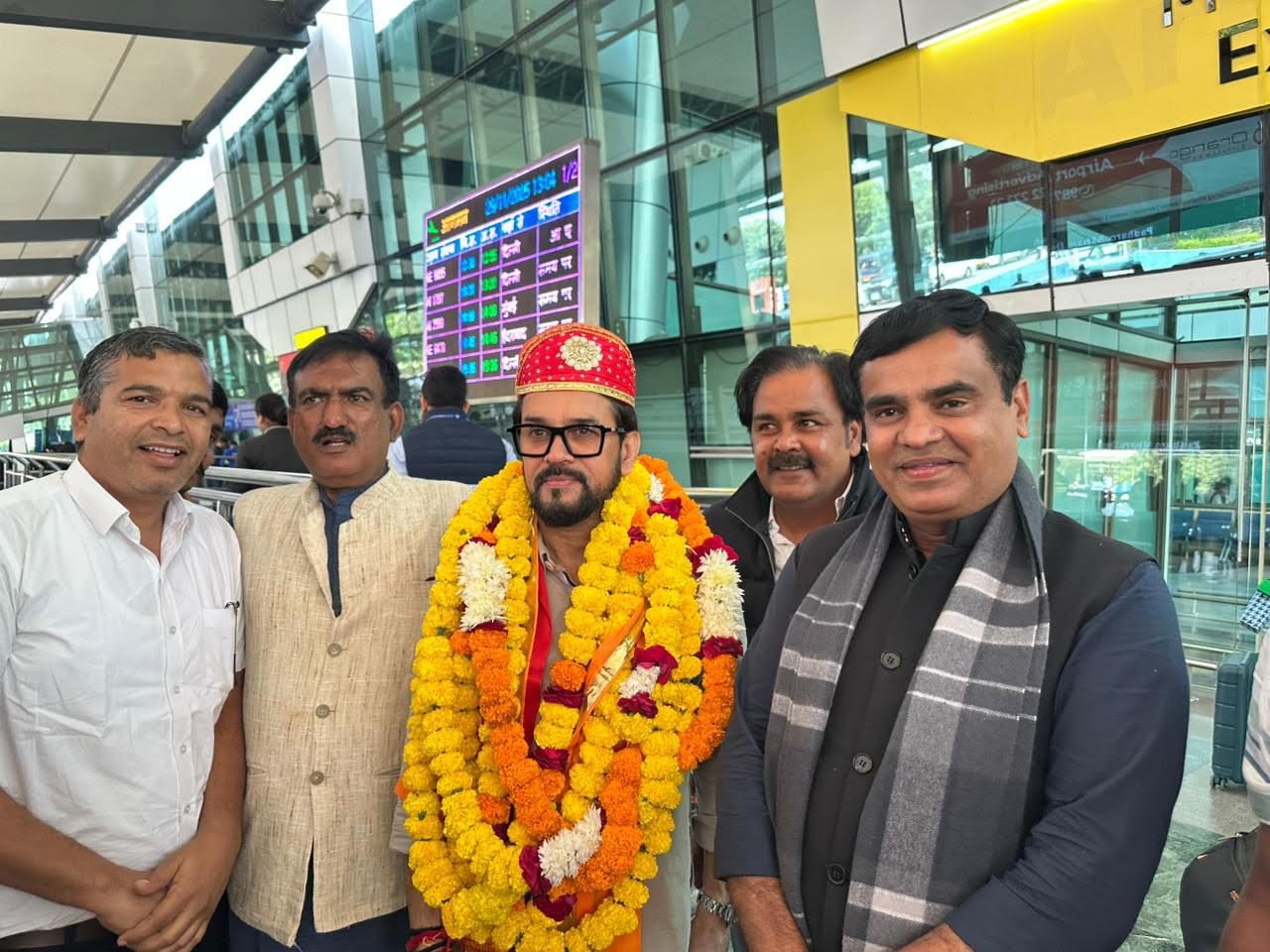 Former Union Minister Anurag Singh Thakur Receives Warm Welcome at Udaipur Airport