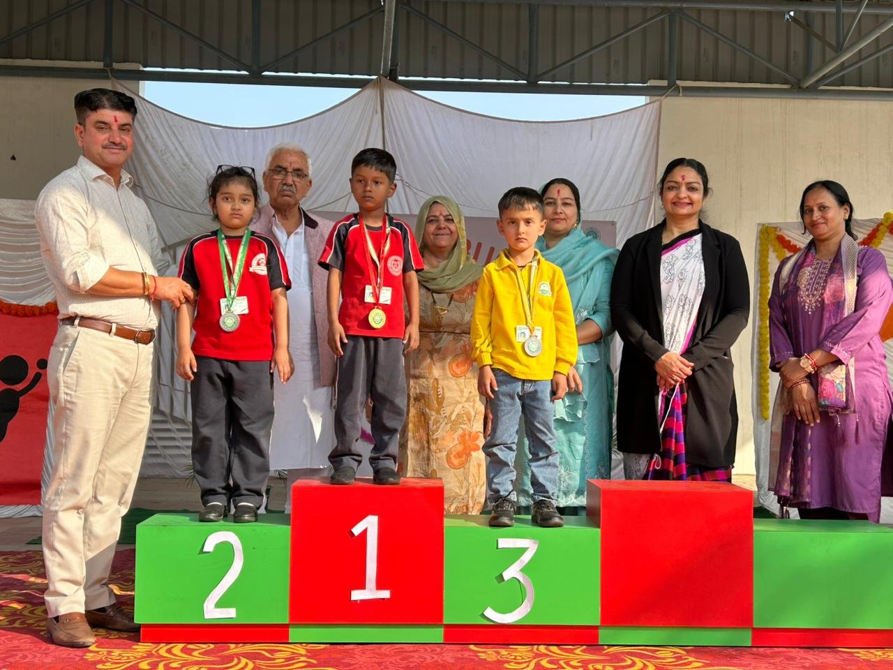 गोल्डन रेज पब्लिक स्कूल में खेलों का समापन समारोह — उत्कृष्ट प्रदर्शन करने वाले खिलाड़ियों को मिला सम्मान