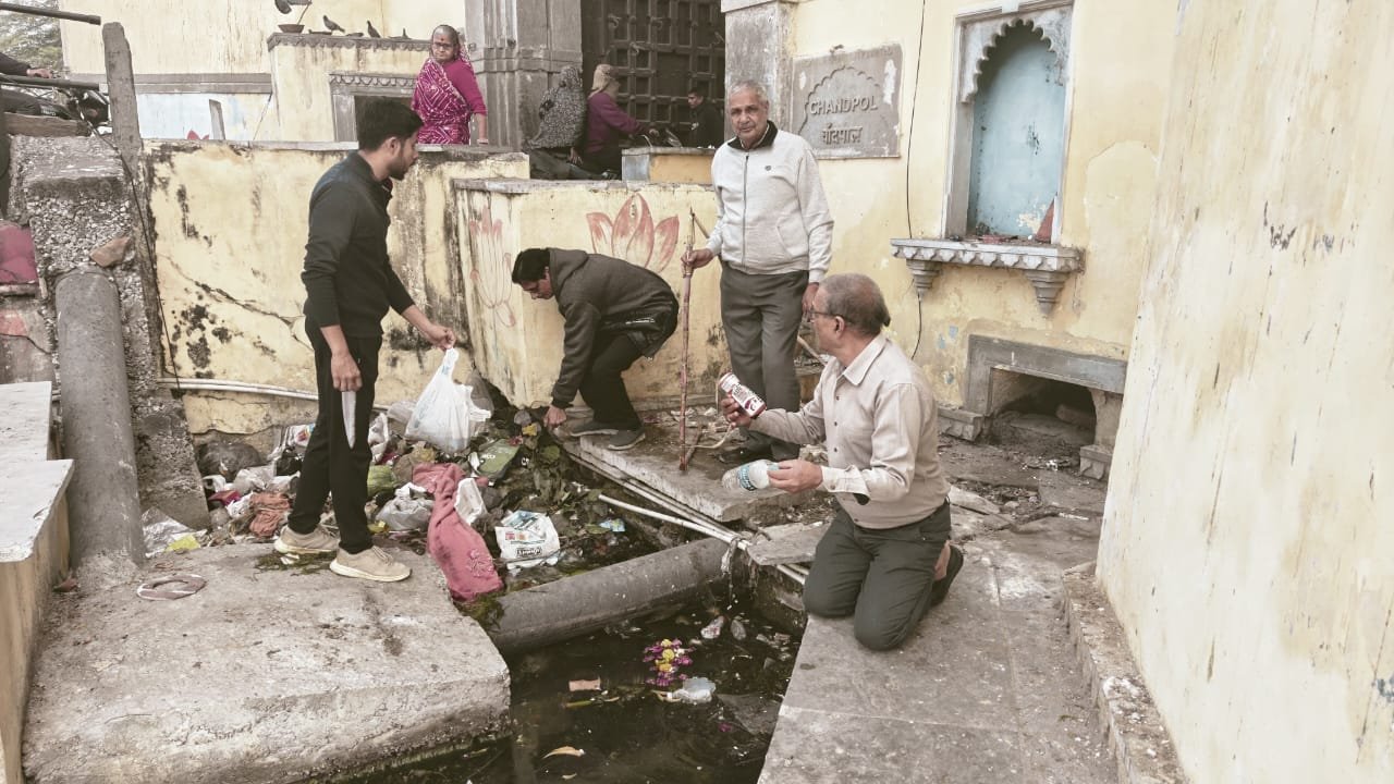 झीलों में सिवरेज प्रदूषण तथा गंदगी विसर्जन
