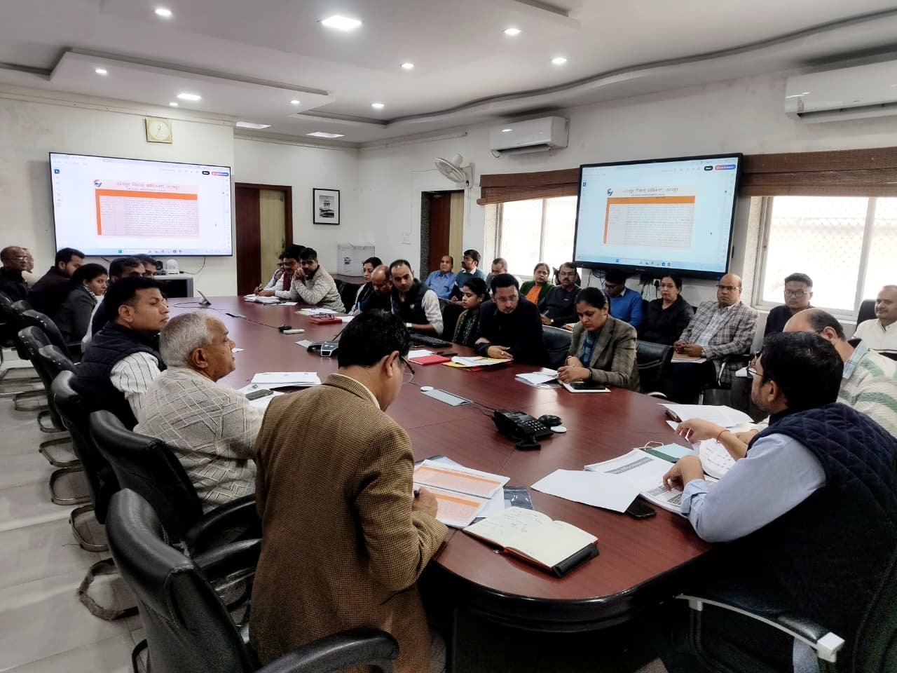 साप्ताहिक समीक्षा बैठक का आयोजन