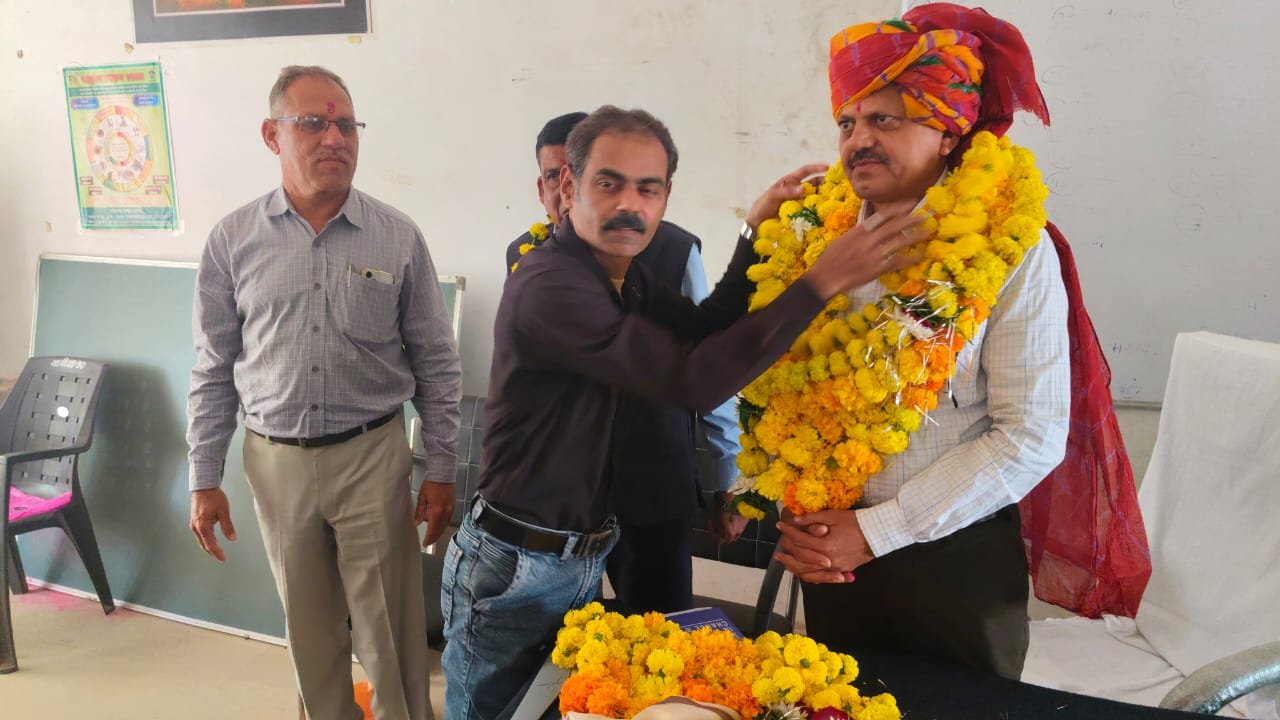 CDEO Banswara Directs Schools to Improve District Ranking and Complete Departmental Work on Ground