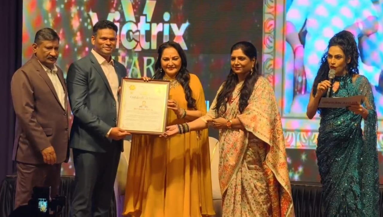 Actress Jayaprada honoured eminent personalities of the country at Dr. Jyoti Mane's Grand Victrix Awards Season 2