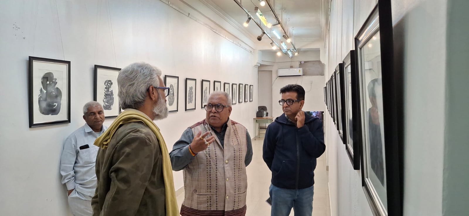 'द स्पेस विदीन' कला प्रदर्शनी का प्रारंभ