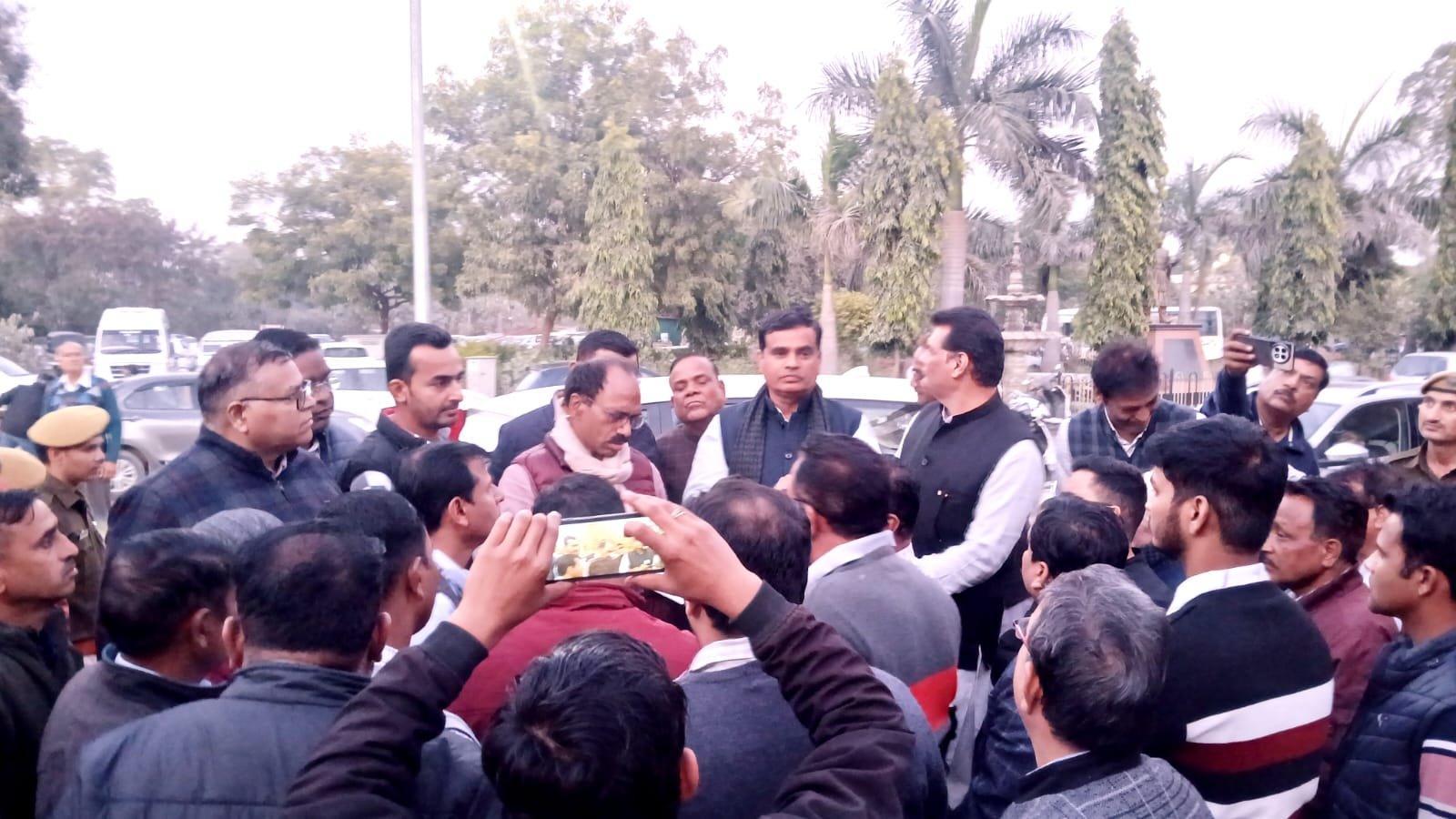 सांसद डॉ रावत ने किया राणा प्रताप नगर रेलवे स्टेशन का निरीक्षण