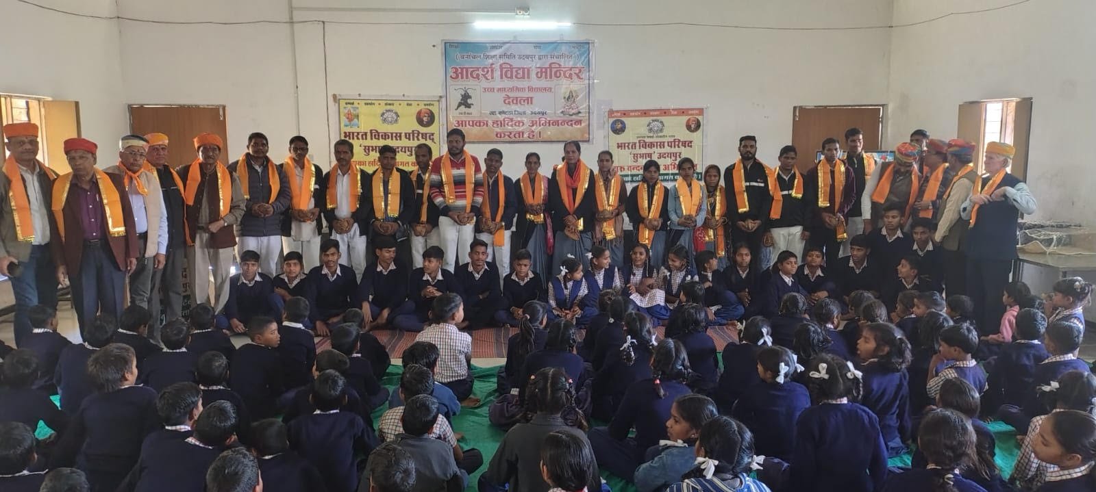 सेवा भाव का उत्कृष्ट उदाहरण! आदर्श विद्या मंदिर देवला में छात्रों को स्वेटर और जूते वितरित