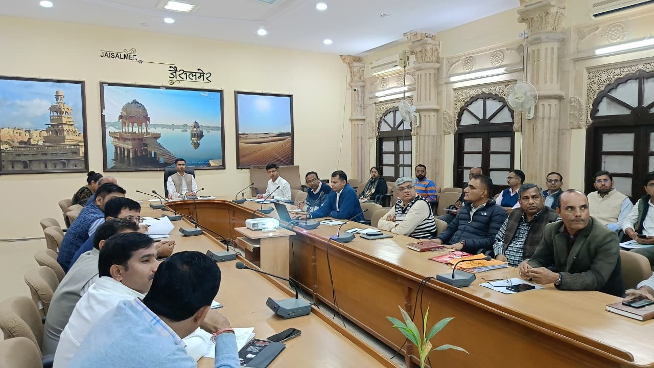 जिला कलक्टर की अध्यक्षता में साप्ताहिक समीक्षा बैठक आयोजित
