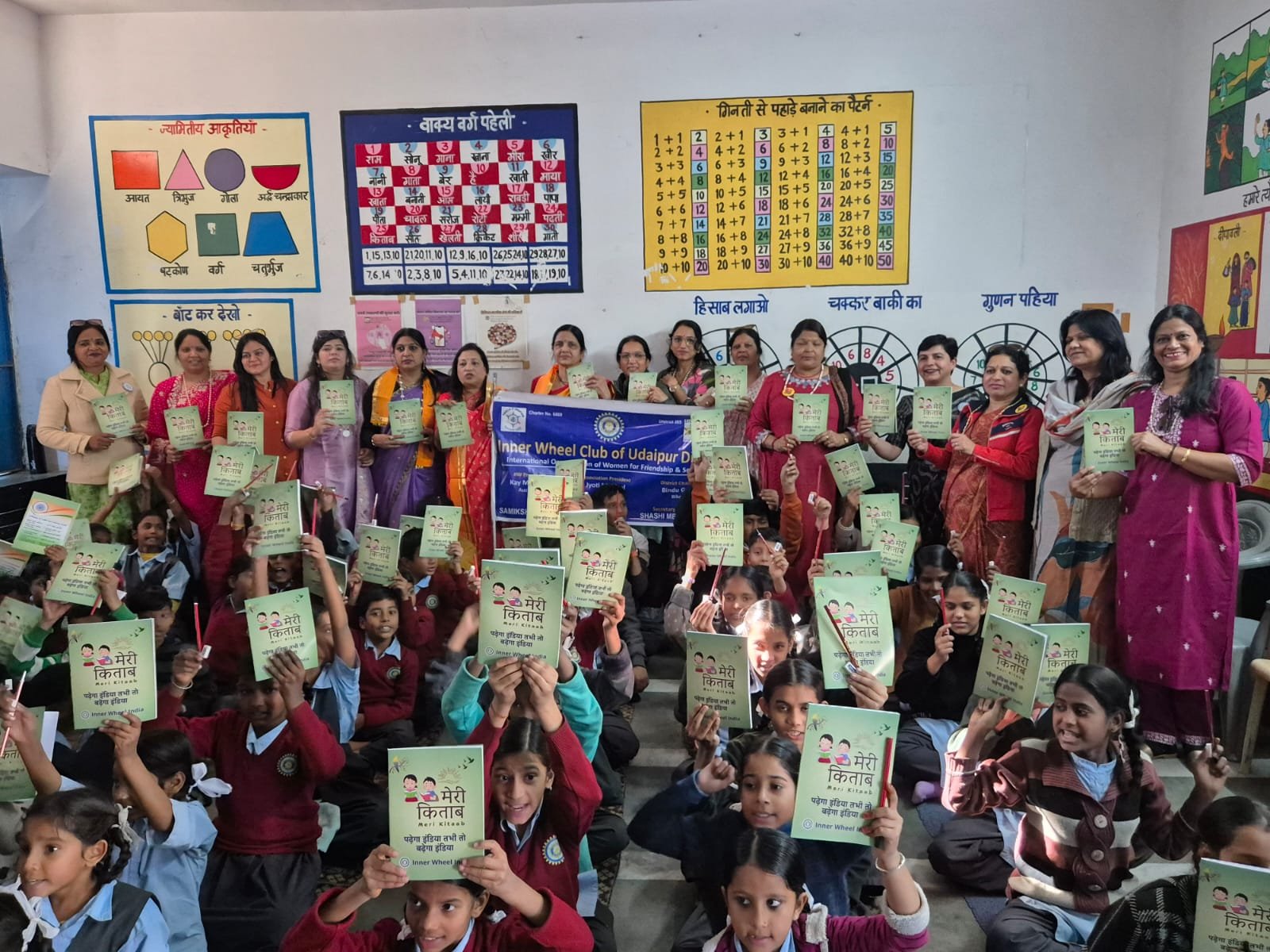 इनरव्हील क्लब उदयपुर दीवास द्वारा स्कूल में प्रिंटर व स्वेटर वितरण