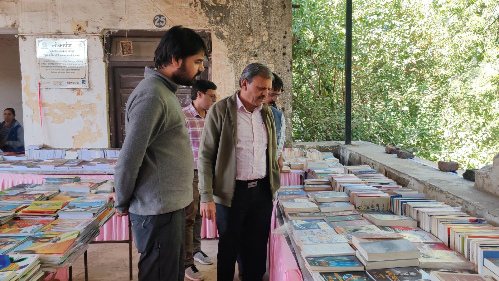 बांसवाड़ा में छह दिवसीय पुस्तक मेला,--मुख्य ज़िला शिक्षा अधिकारी ने किया अवलोकन