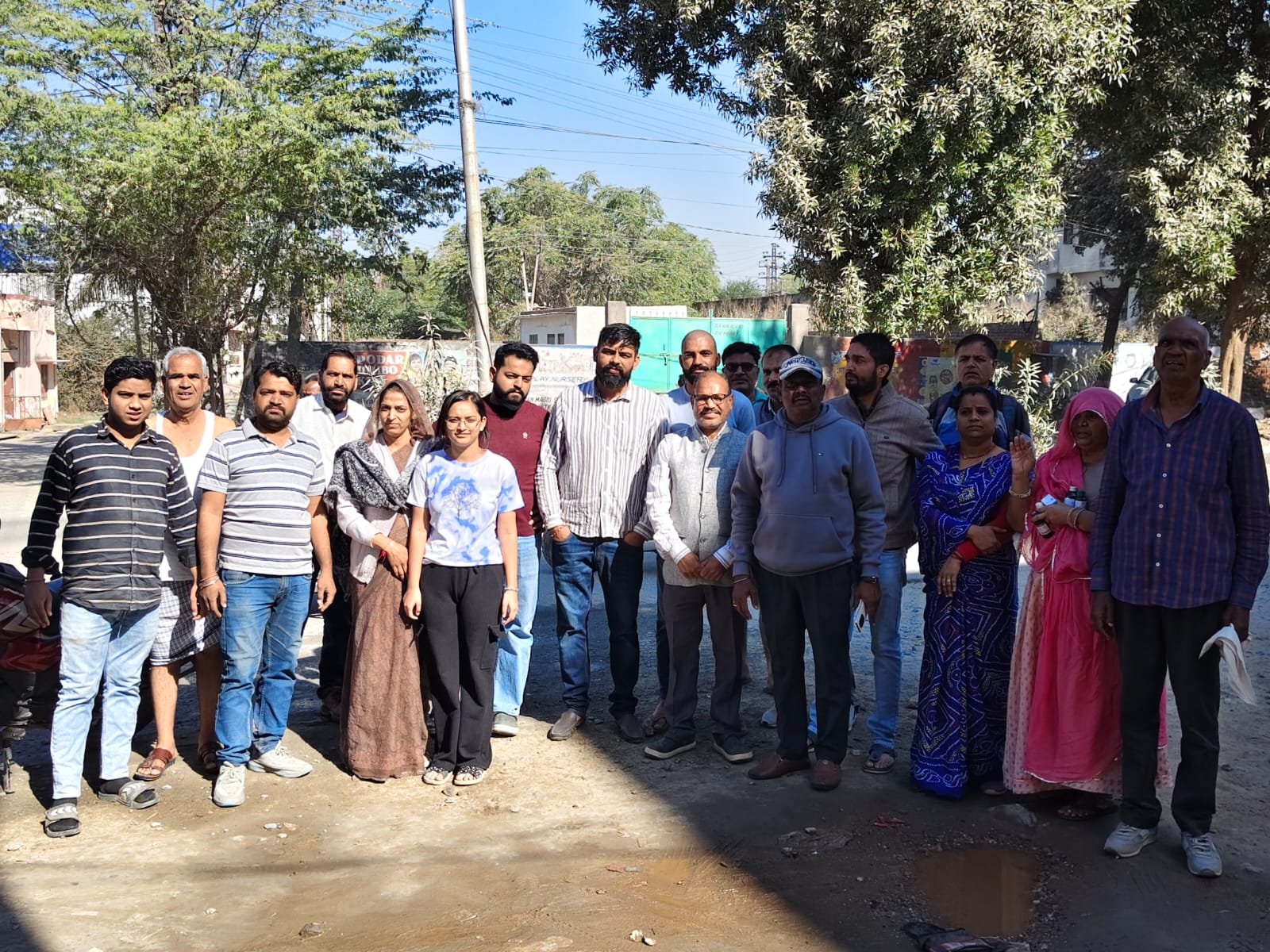  सवीना 100 फिट लिंक रोड पर व्यापारियों व दुकानदारों का गुस्सा फूटा।  