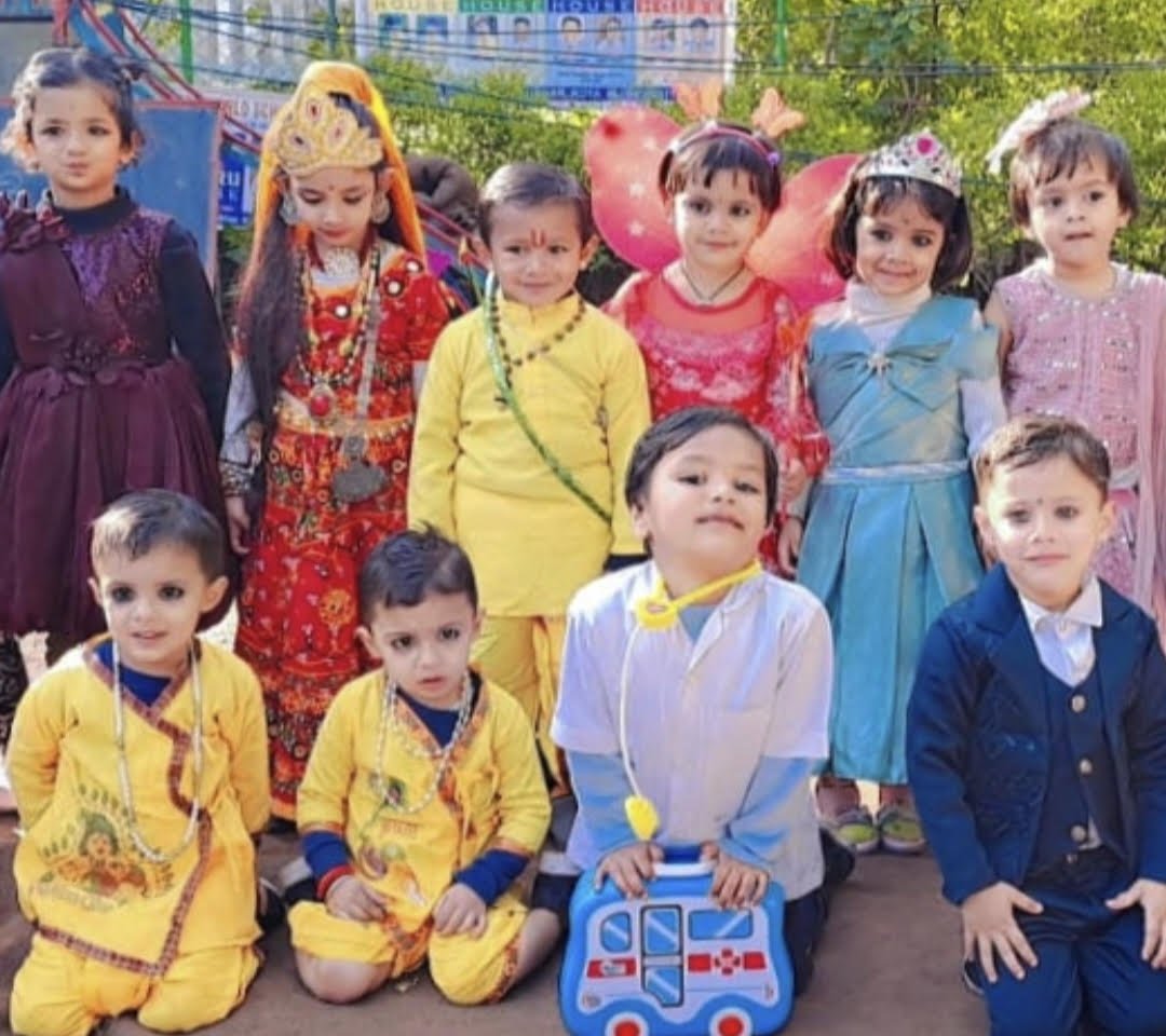 चित्रकला, निबंध, विचित्र वेशभूषा, हस्तशिल्प बाल प्रतियोगिताओं में एक हजार बच्चों ने भाग लिया