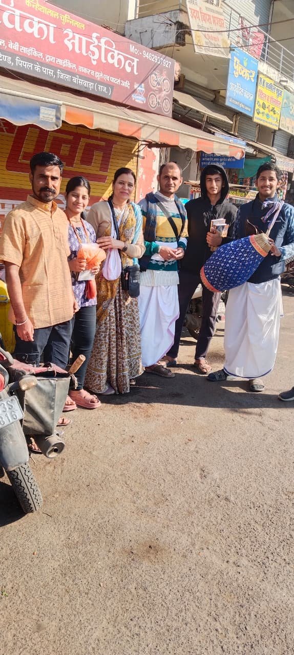 भगवान् योगेश्वर श्री कृष्ण भक्ति ही सच्ची भक्ति है:- विश्व आत्मा दास, इस्कॉन जन्ममृत्यु हि यात्येको भुनक्त्येकः शुभाऽशुभम्। नरकेषु पतत्येक एको याति परां गतिम्
