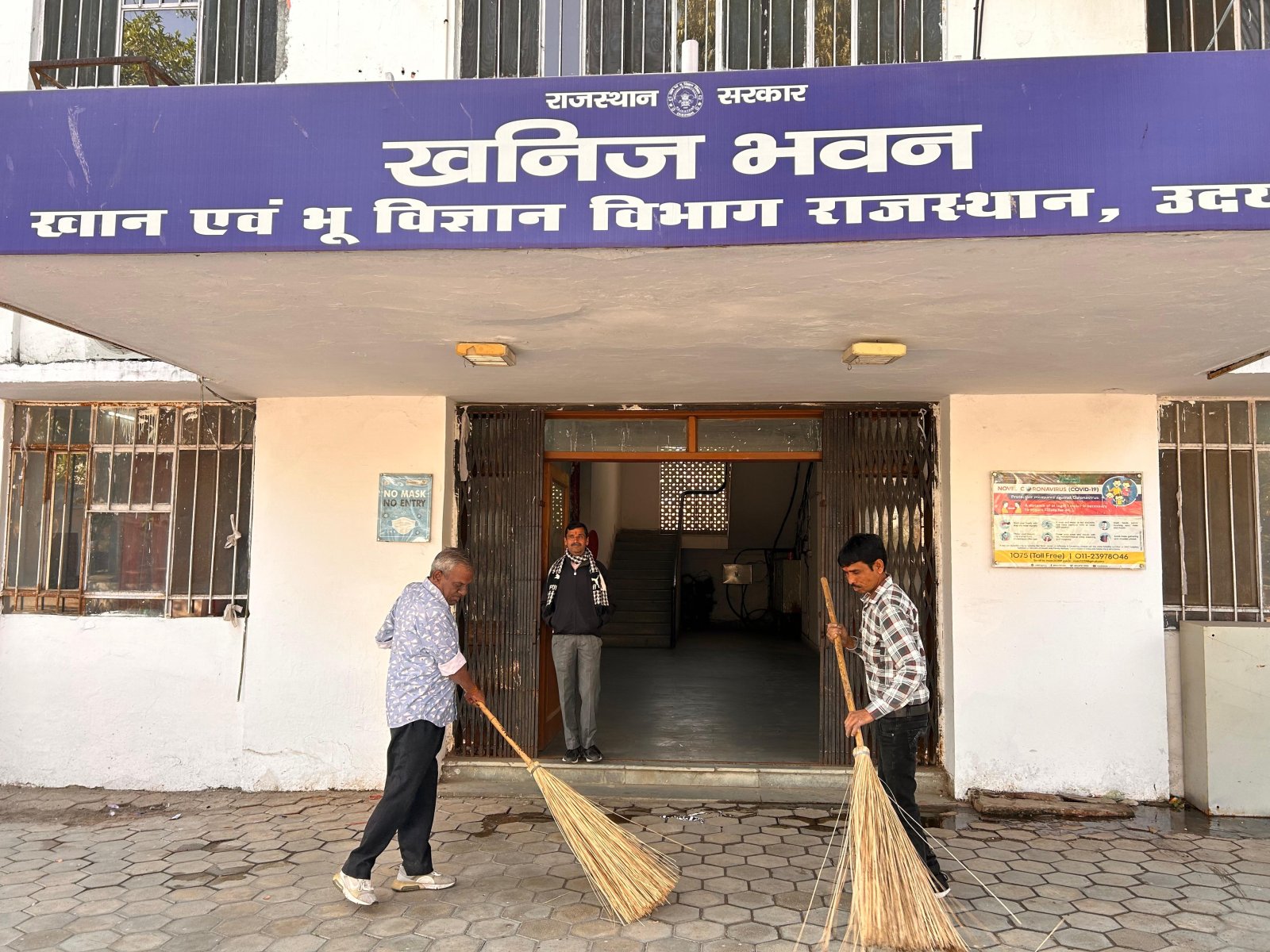 वर्तमान राज्य सरकार के सफल दो वर्ष जिलेभर में स्वच्छता अभियान के तहत सरकारी दफ्तरों में आयोजित हुआ व्यापक सफाई कार्यक्रम