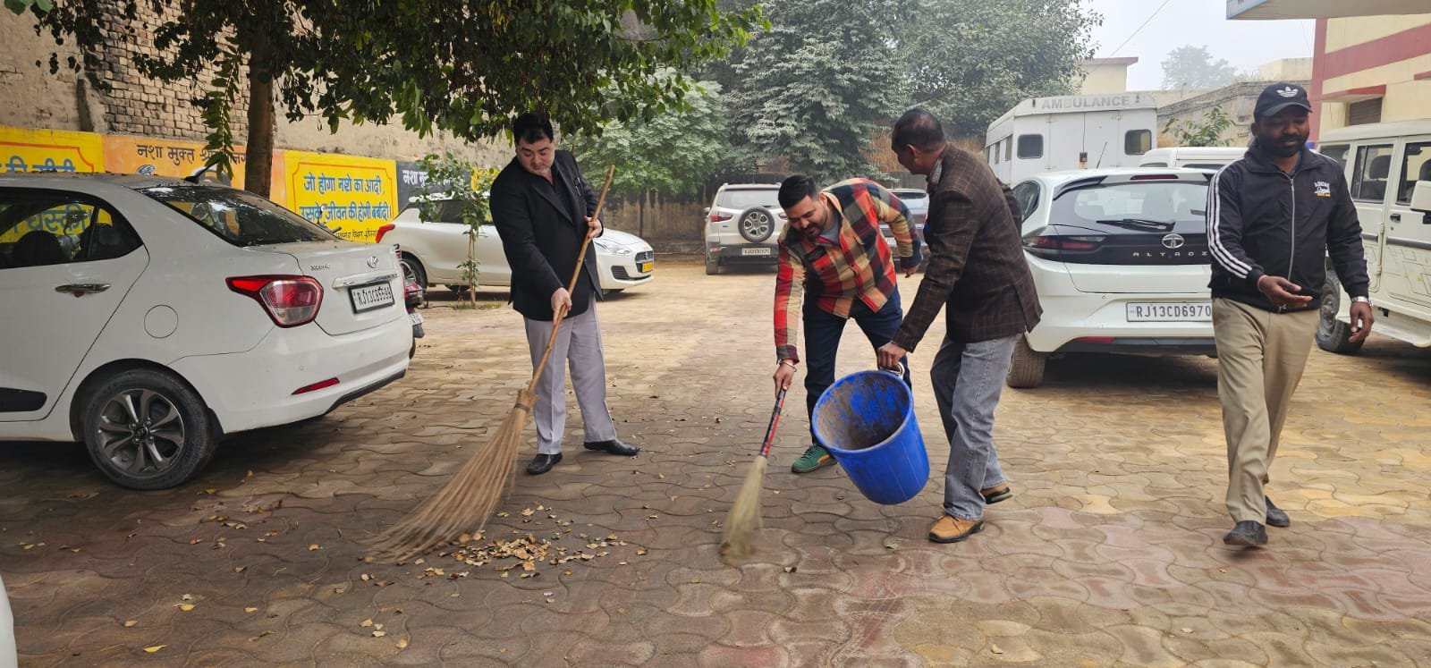 राज्य सरकार के दो वर्ष पूर्ण होने पर जिले में व्यापक कार्यालय स्वच्छता अभियान का आयोजन