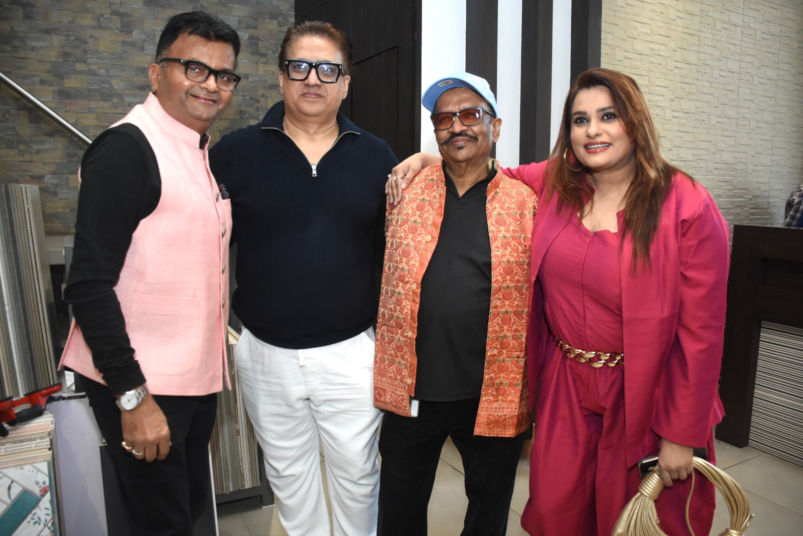 डब्बू मलिक, श्रद्धा पंडित और डॉ. अनील काशी मुरारका ने फ़िल्मकार उदय शंकर पानी की पहली कला प्रदर्शनी का किया उद्घाटन