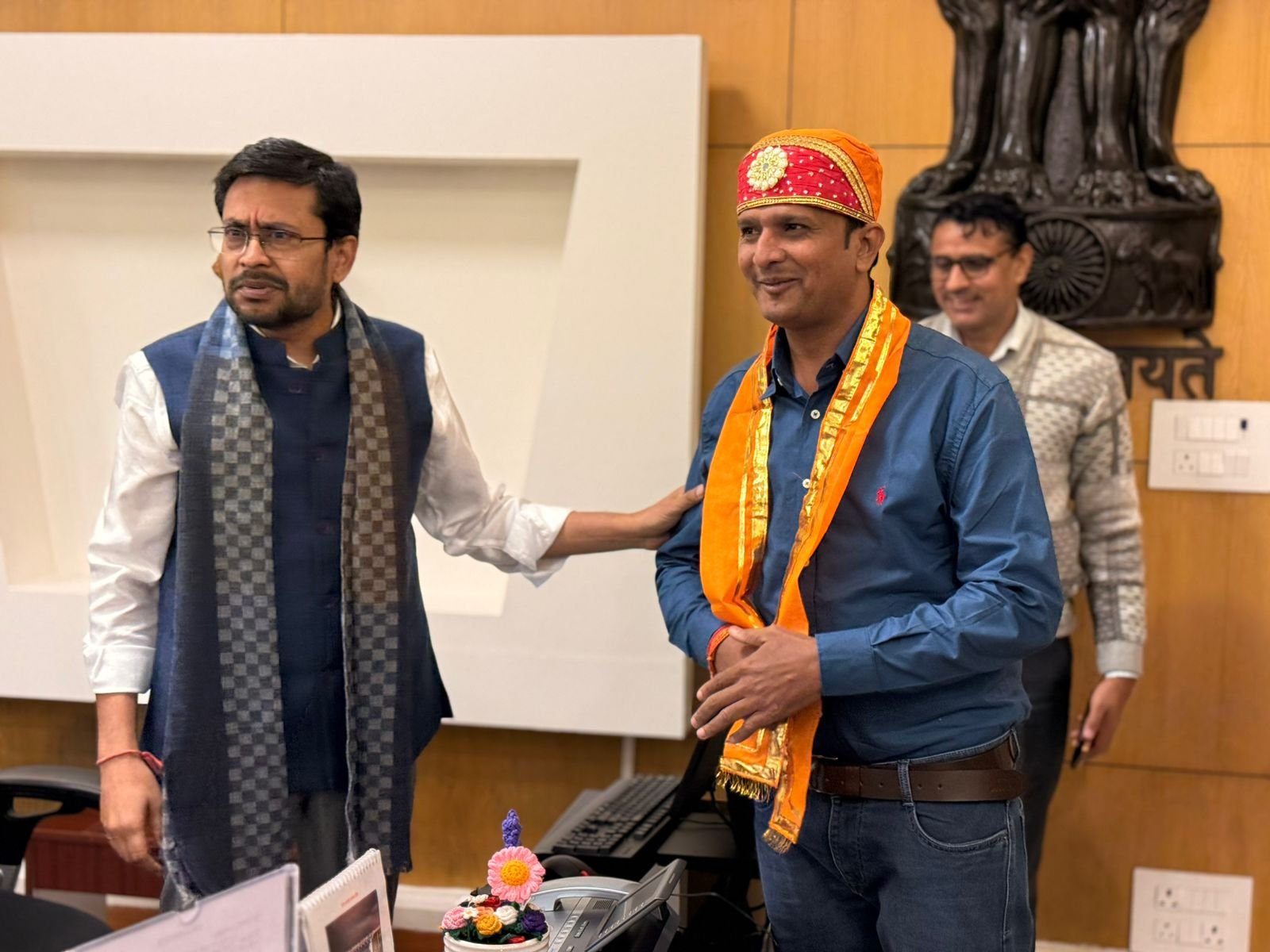 रावल तहसीलदार पद पर पदोन्नत, जिला कलक्टर ने किया सम्मान