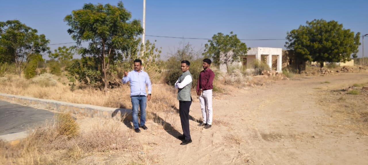 जिला कलक्टर ने फतेहगढ़ ब्लॉक में जल संरक्षण कार्यों का किया निरीक्षण