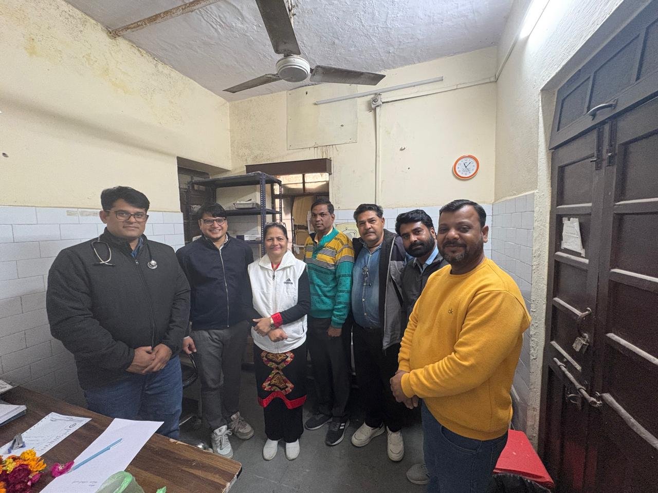 डॉक्टर एम डी मेडिशन सतीश कुमार ने लाखेरी के स्वास्थ्य केंद्र में एम ओ के पद पर दी जॉइनिंग