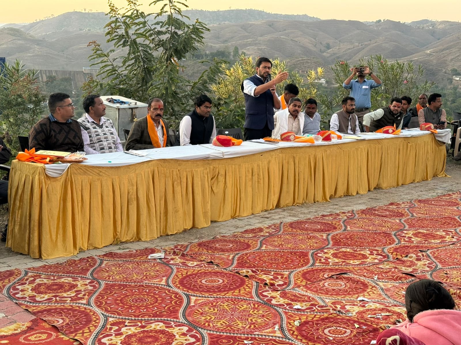 अंतिम पंक्ति के व्यक्ति तक पहुंचें सरकार की योजनाओं का लाभ - जिला कलक्टर