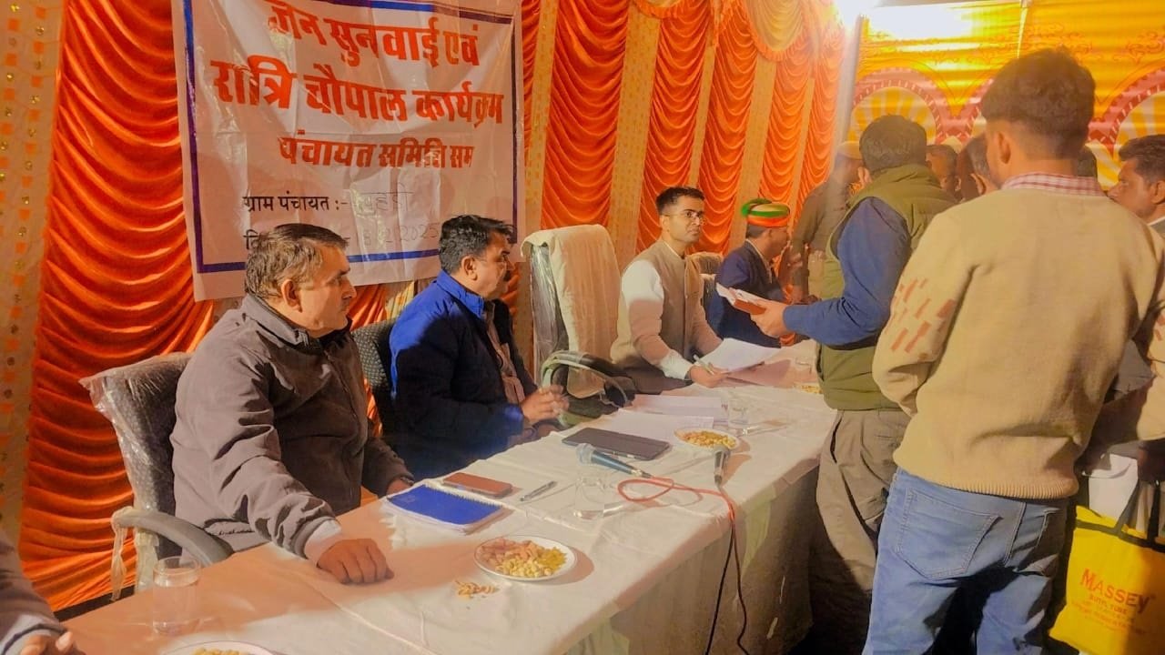 रात्रि चौपाल में जिला कलक्टर ने सुनी जनसमस्याएं, त्वरित निस्तारण के दिए निर्देश
