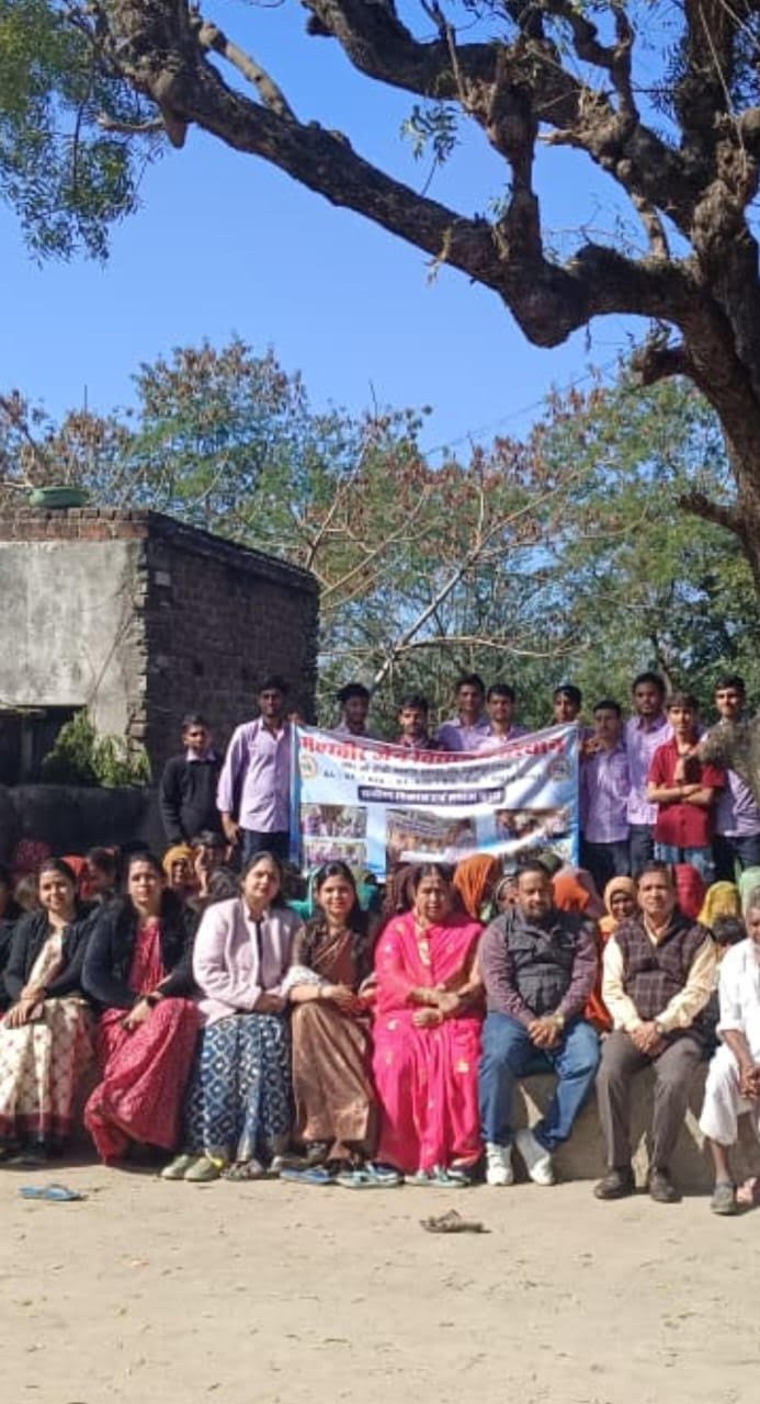 ग्रामीण विकास एवं समाज सेवा के तहत स्वेटर एवं कंबल वितरण