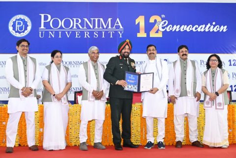 सप्त शक्ति कमांड के आर्मी कमांडर ने पूर्णिमा विश्वविद्यालय के दीक्षान्त समारोह में छात्रों को दी प्रेरणा