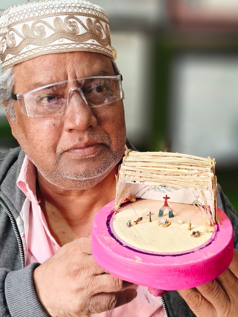 क्रिसमस डे पर बनाई प्रोफेसर डॉक्टर सक्का ने 9,अनोखी , कलाकृतियां।